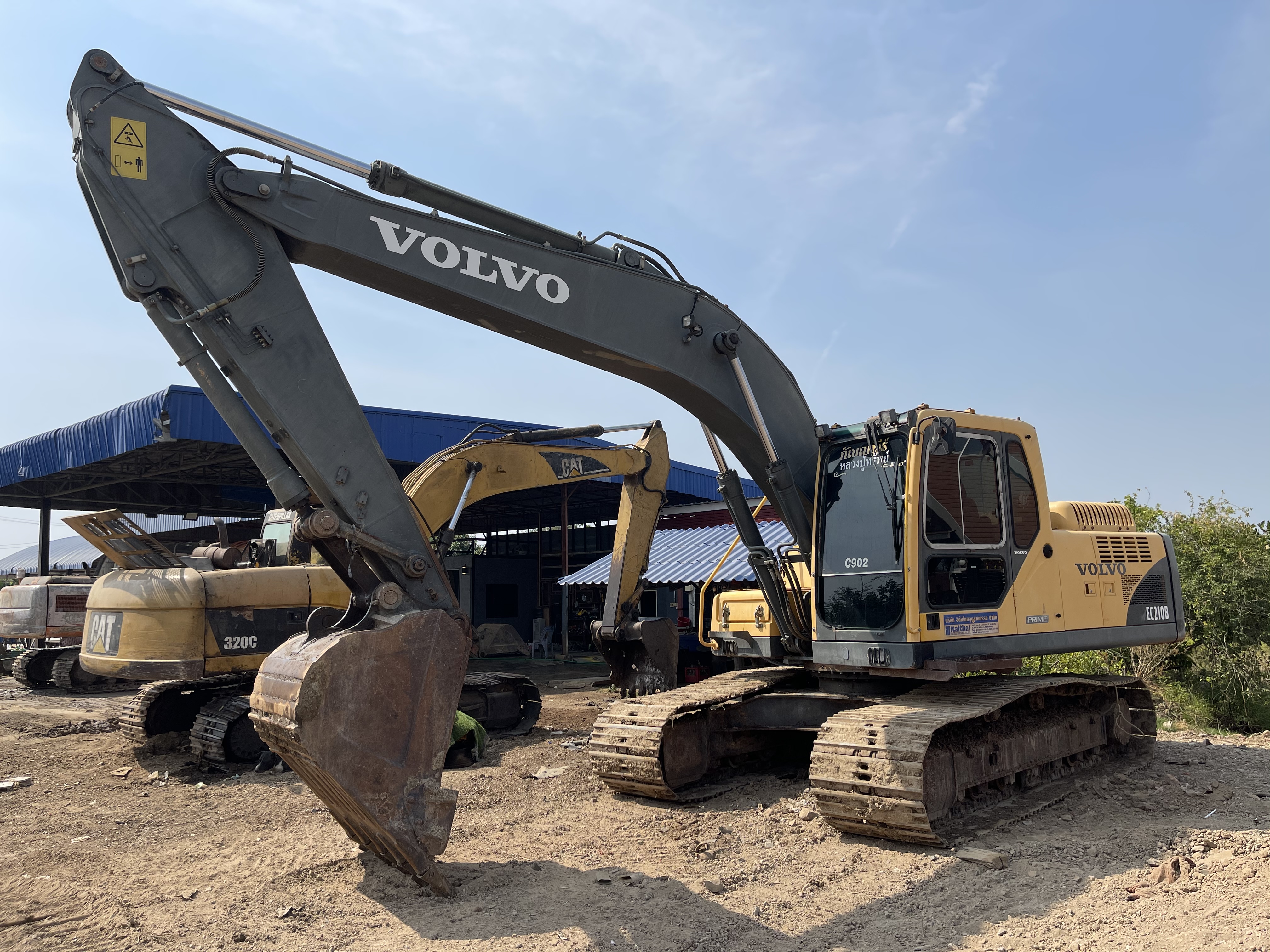 ขาย 875,000 บาท VOLVO EC210B PRIME ปี 2012 ทำงาน 1x,xxx ชม