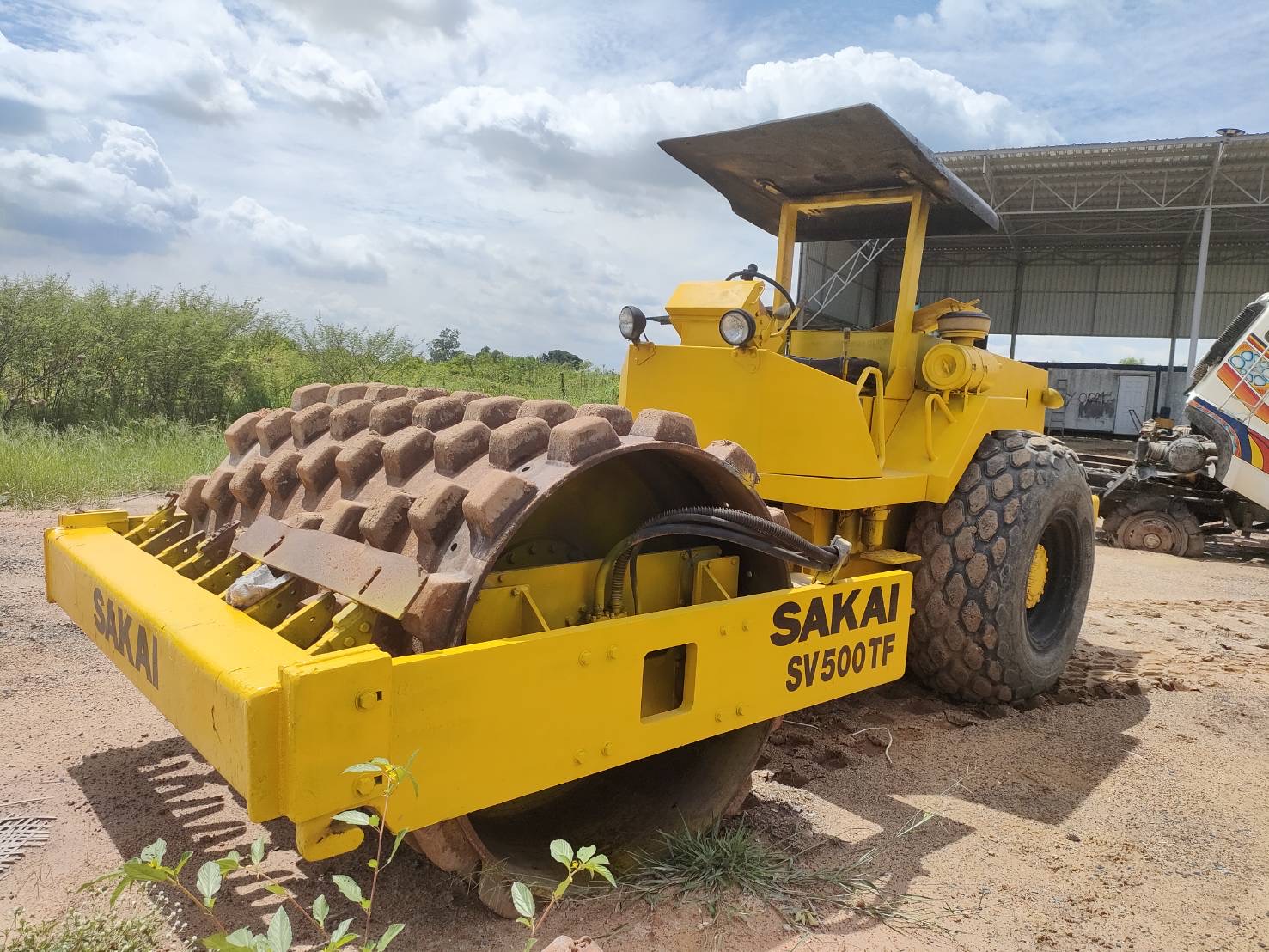 รถบด 10 ตัน 2 เพลา 2 เปลือก 650,000 บาท SAKAI SV500TF