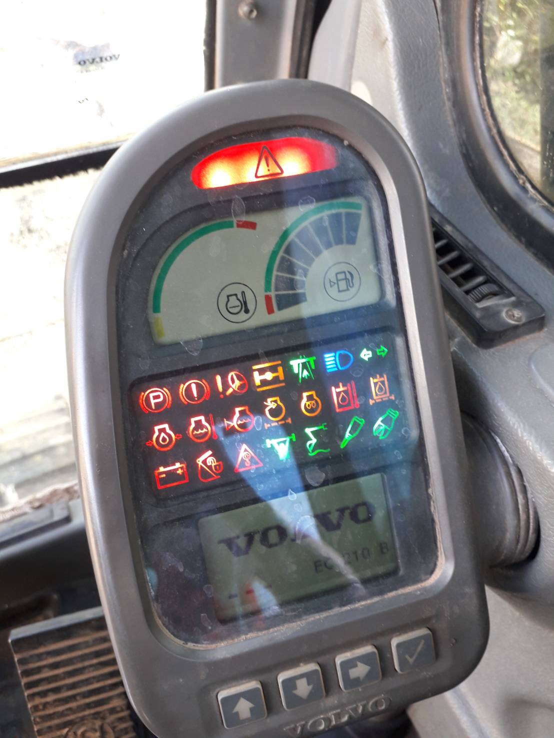 ขาย 875,000 บาท VOLVO EC210B PRIME ปี 2012 ทำงาน 1x,xxx ชม