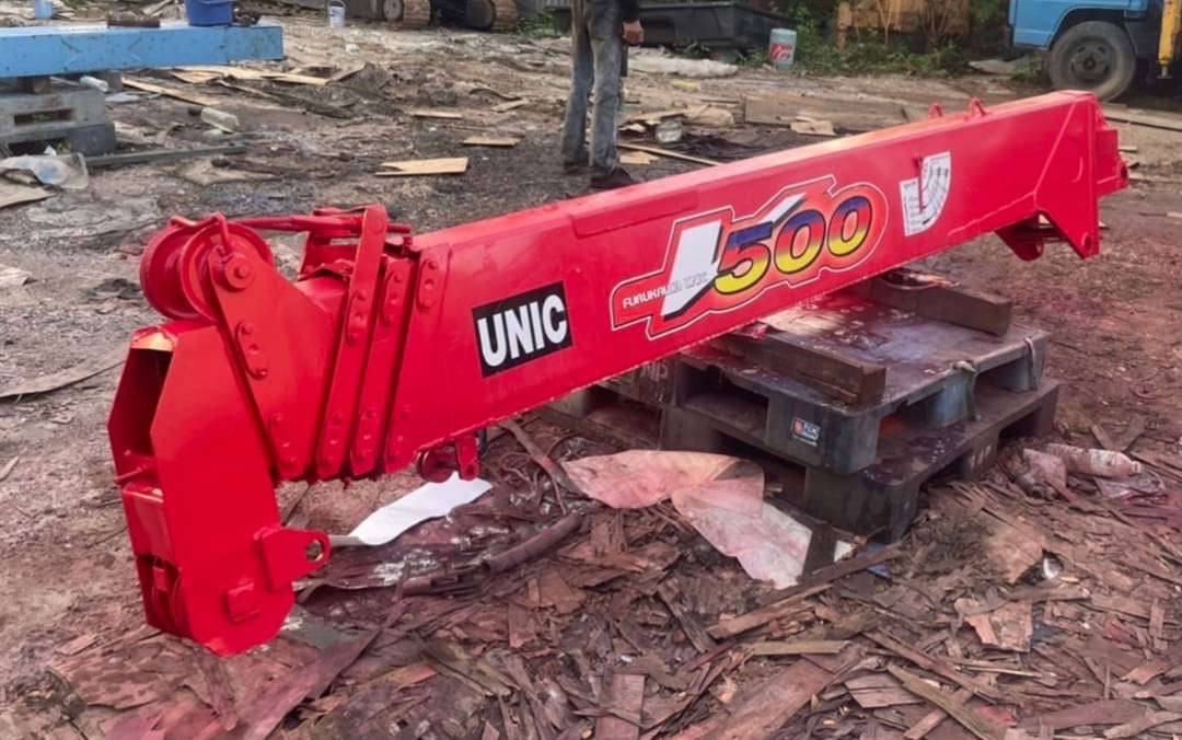 ขาย 455,000 บาท เครน 5 ตัน  UNIC SUPER V550