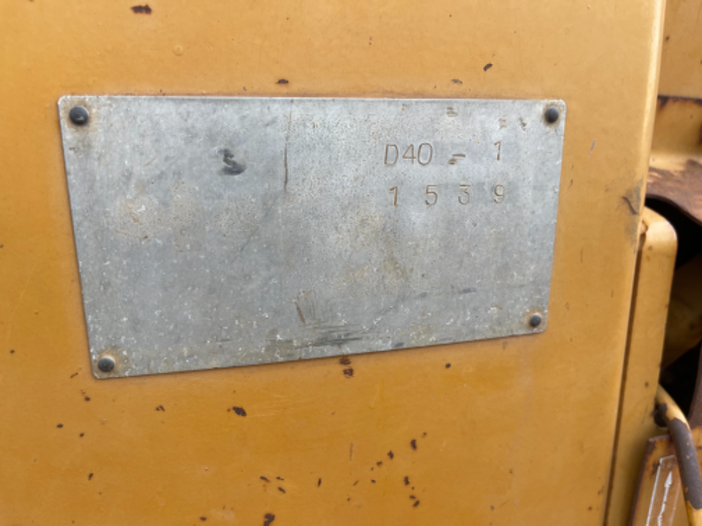 ขาย 185,000 รถแทรคเตอร์ KOMATSU D40-1 ขาย 185,000 รถแทรคเตอร์ KOMATSU D40-1