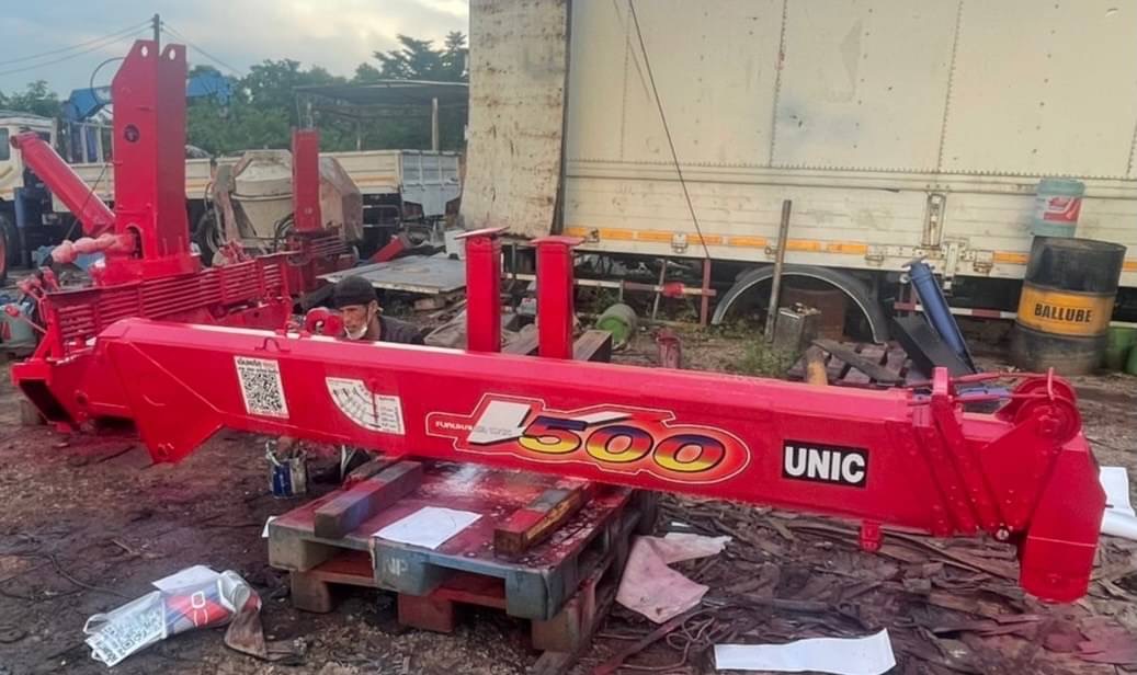 ขาย 455,000 บาท เครน 5 ตัน  UNIC SUPER V550