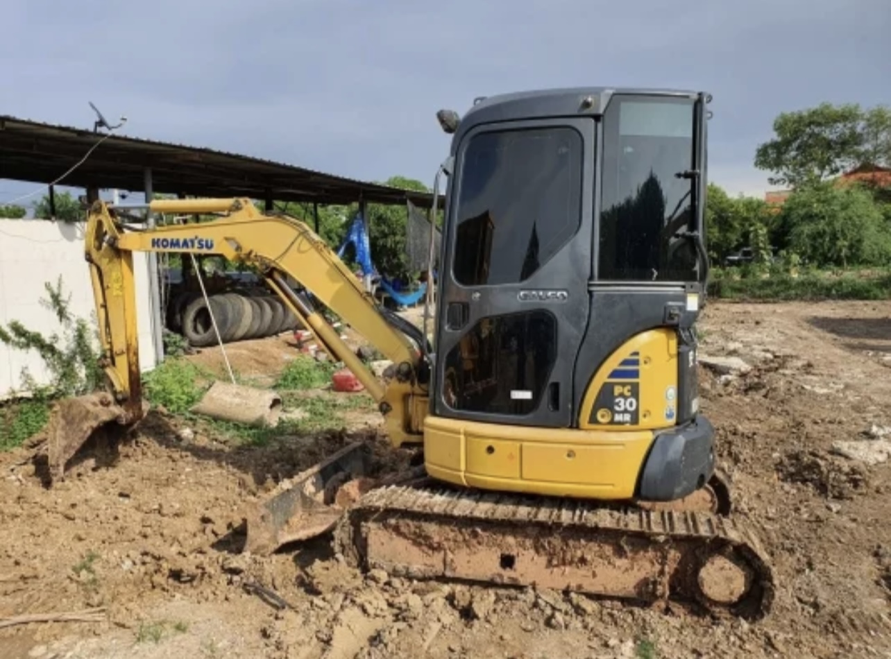 ขาย 695,000 บาท Komatsu Pc30MR GALEO