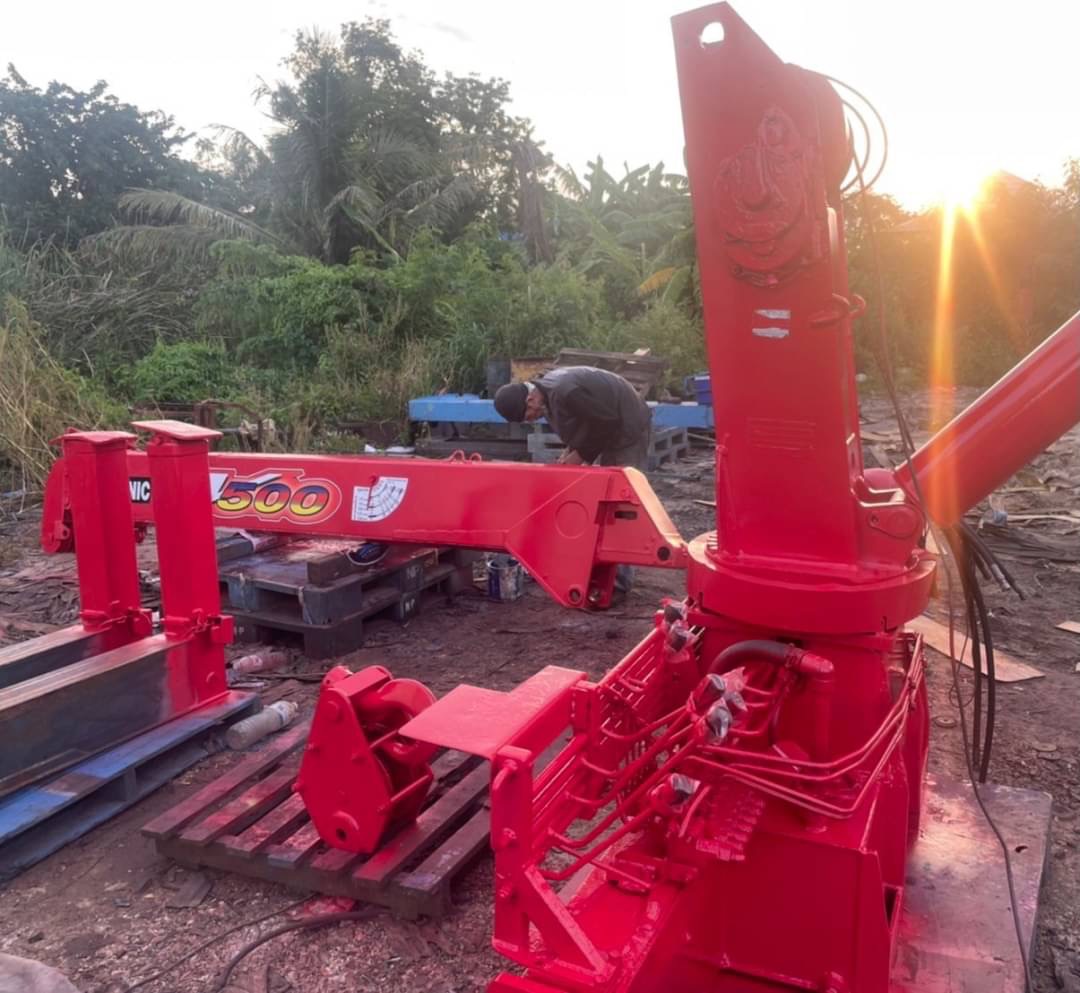 ขาย 455,000 บาท เครน 5 ตัน  UNIC SUPER V550