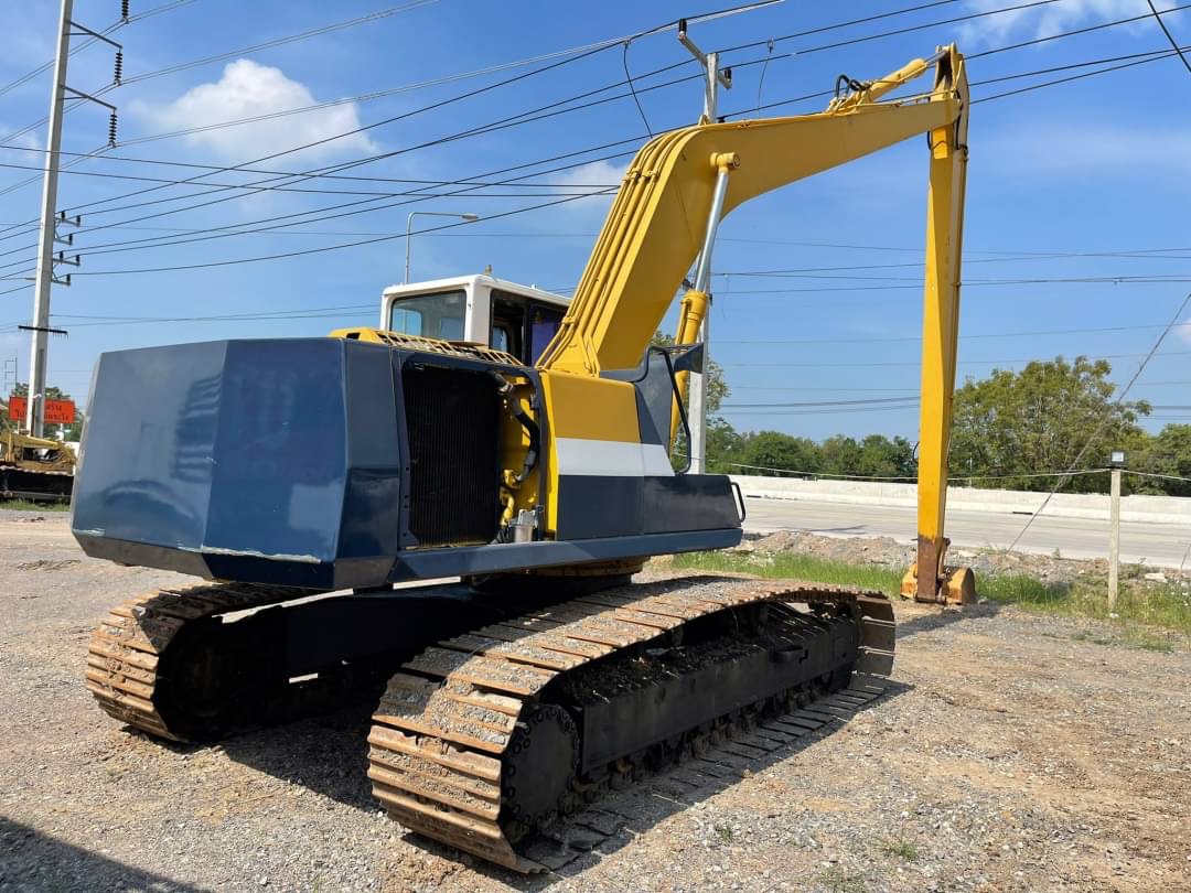 แบคโฮ บูมยาว 755,000 บาท KOMATSU PC200LC-5