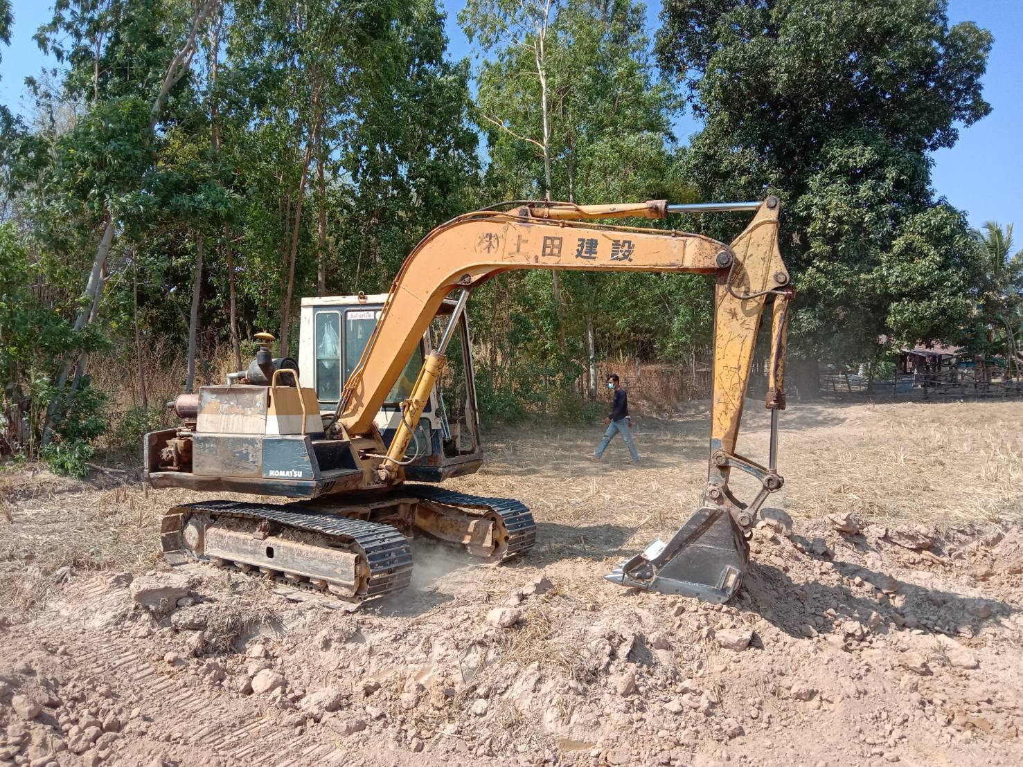 ขาย 325,000 บาท Komatsu PC60-5 ขาย 325,000 บาท Komatsu PC60-5