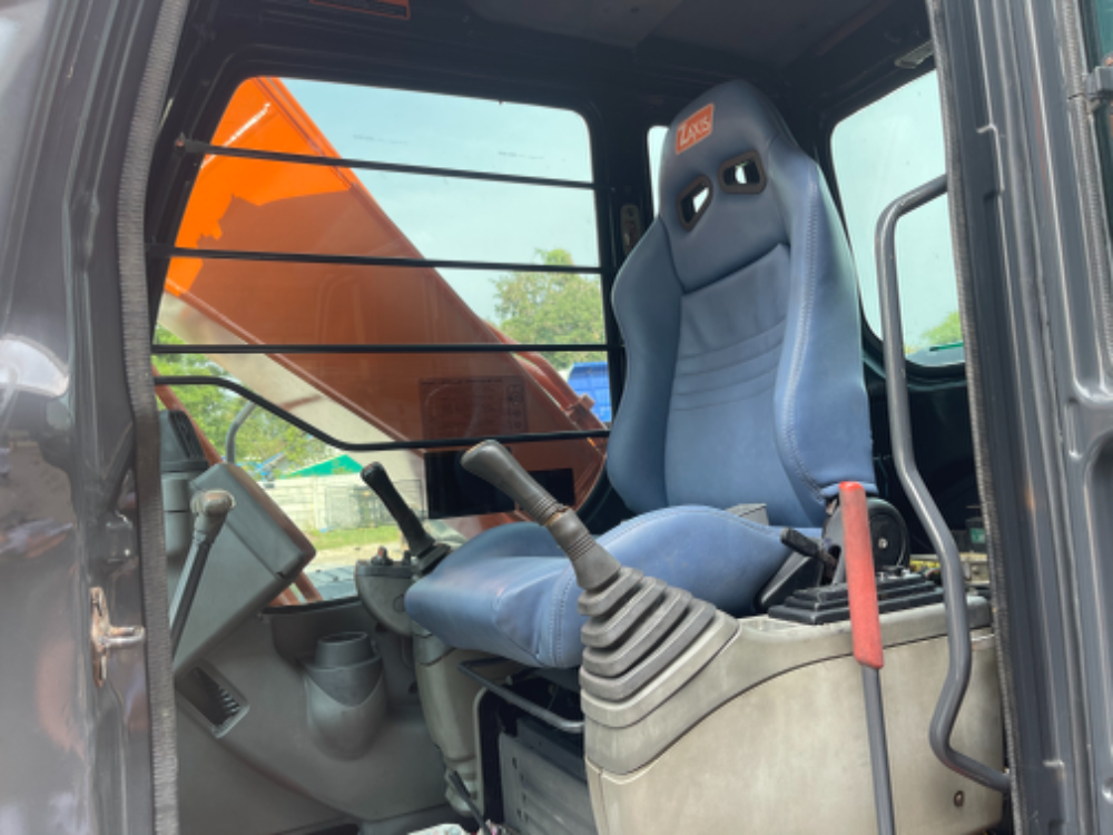 ขาย 985,000 บาท ZX200-1 สวยพร้อมใช้ ทำงาน 13,xxx ชม ขาย 985,000 บาท ZX200-1 สวยพร้อมใช้ ทำงาน 13,xxx ชม