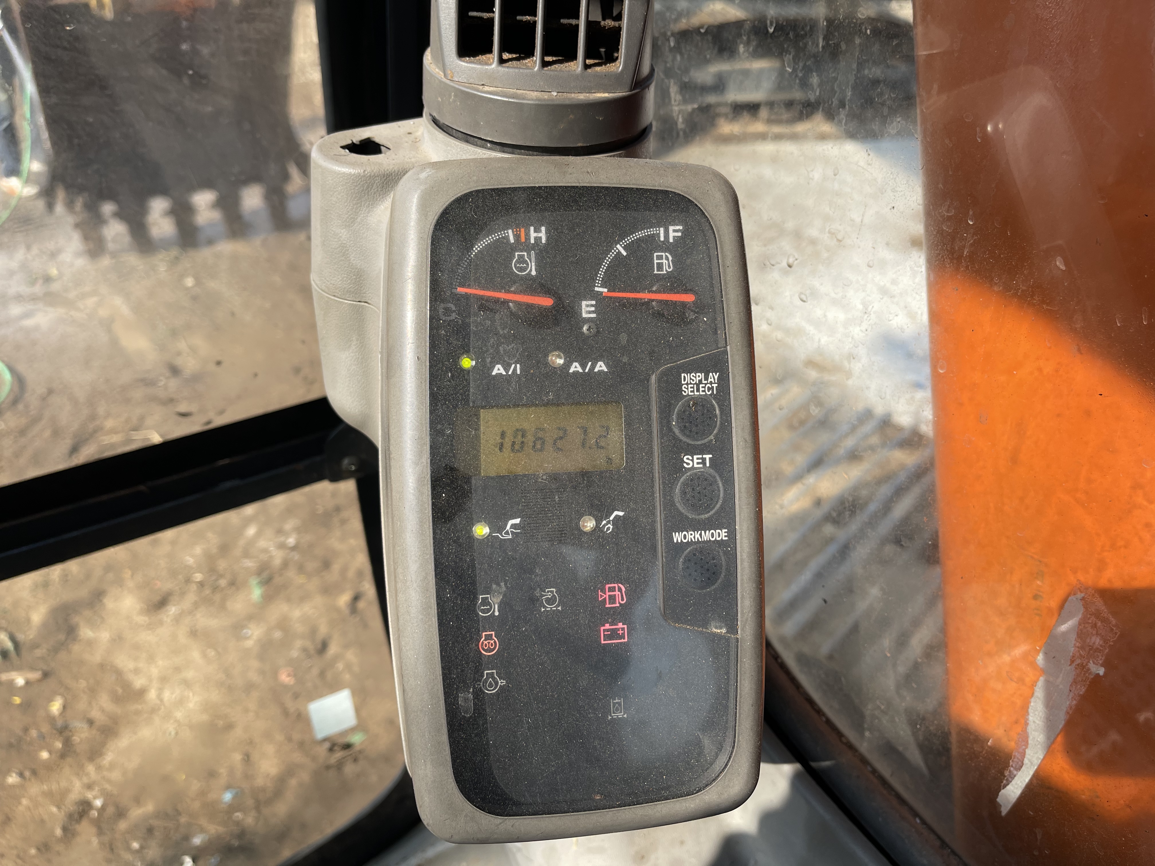 ขาย 980,000 บาท Zx200-1 สวยพร้อมใช้ ทำงาน 11,xxx ชม ขาย 980,000 บาท Zx200-1 สวยพร้อมใช้ ทำงาน 11,xxx ชม