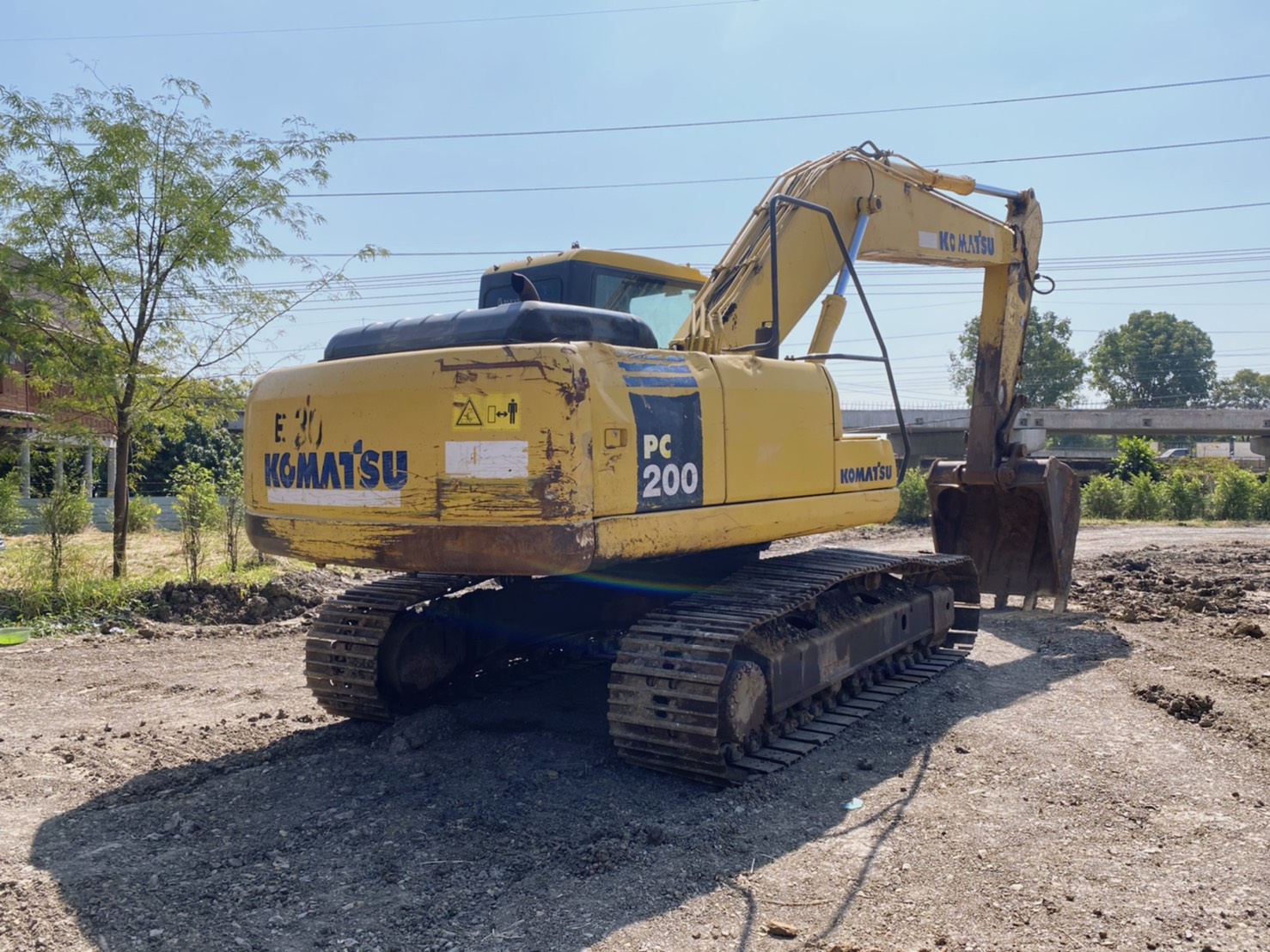 ขาย 1,050,000 บาท Komatsu PC200-7 ทำงาน 14,000 ชั่วโมง ขาย 1,050,000 บาท Komatsu PC200-7 ทำงาน 14,000 ชั่วโมง