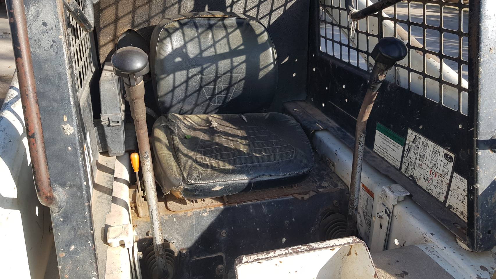 ขาย 185,000 รถตักล้อยาง BobCat TCM753 เครื่องดี ขาย 185,000 รถตักล้อยาง BobCat TCM753 เครื่องดี