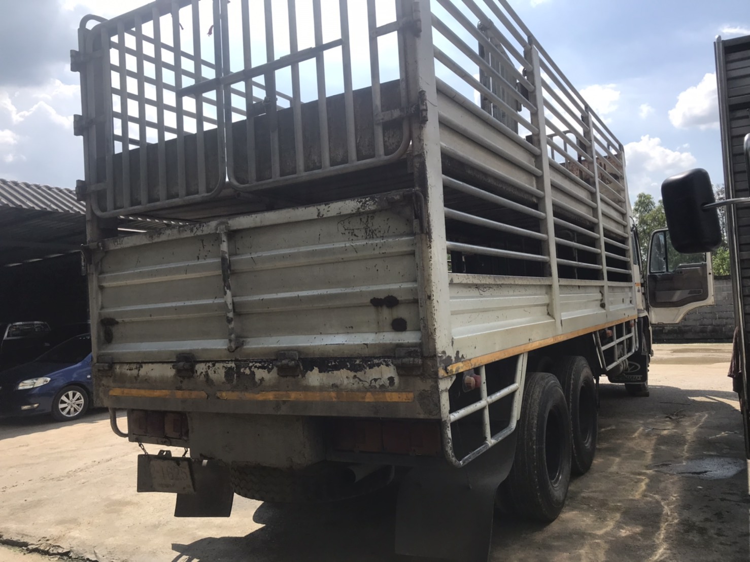 ขาย 499,000 บาท Hino Profia 320 แรง 1 เพลา 