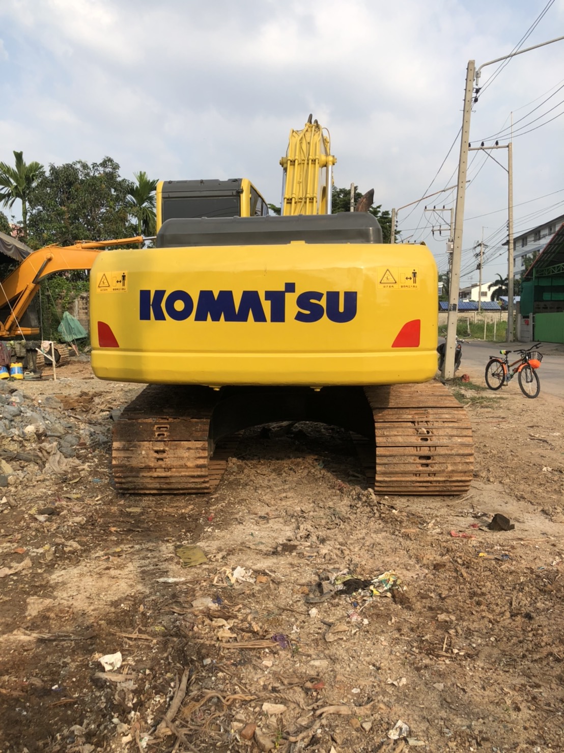 ขาย 1,280,000 บาท Komatsu PC200-8 ปี 2007 ขาย 1,280,000 บาท Komatsu PC200-8 ปี 2007