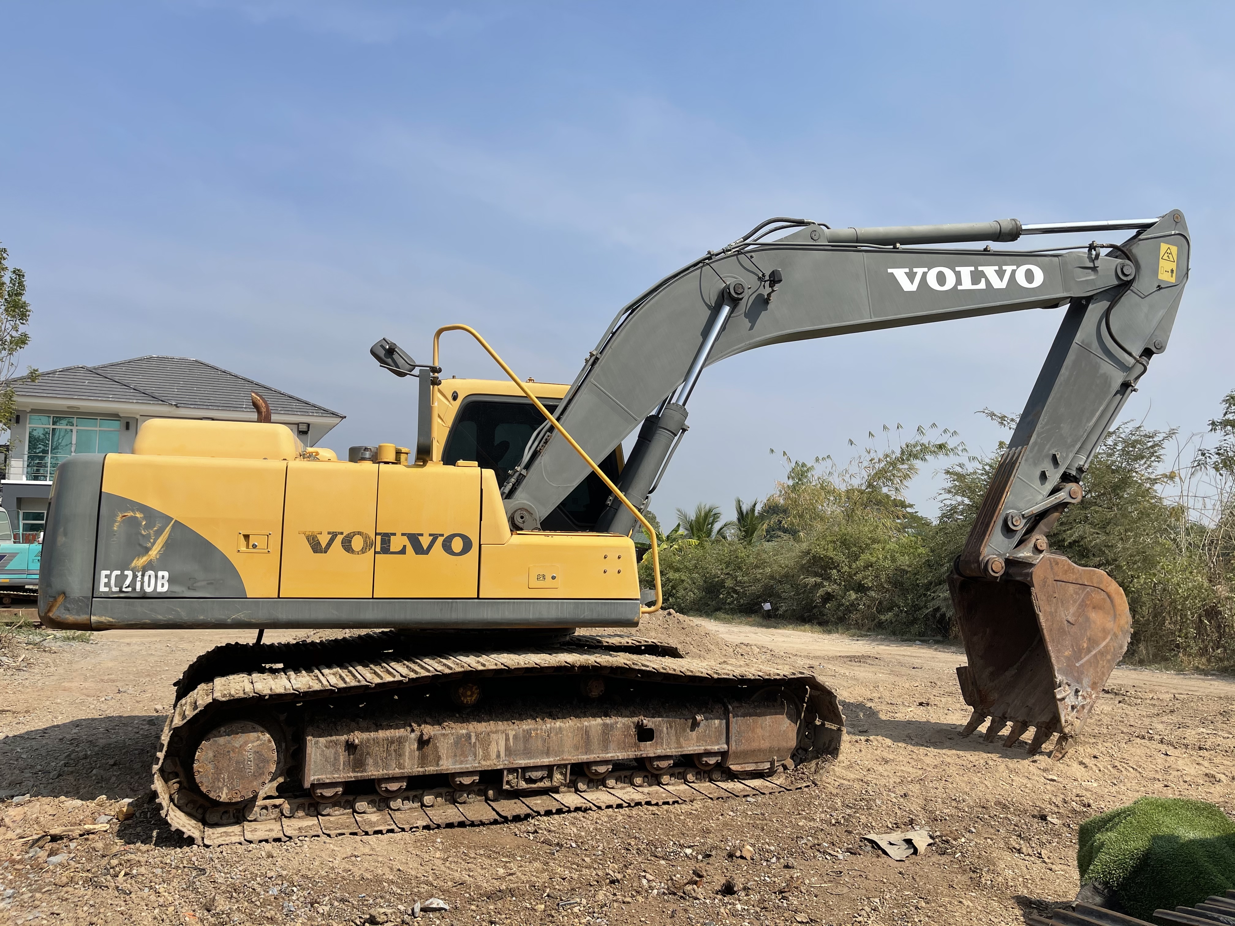 ขาย 875,000 บาท VOLVO EC210B PRIME ปี 2012 ทำงาน 1x,xxx ชม ขาย 875,000 บาท VOLVO EC210B PRIME ปี 2012 ทำงาน 1x,xxx ชม