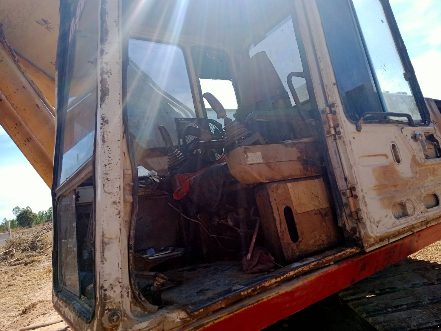 ขาย 425,000 บาท Komatsu PC200-5 ขาย 425,000 บาท Komatsu PC200-5