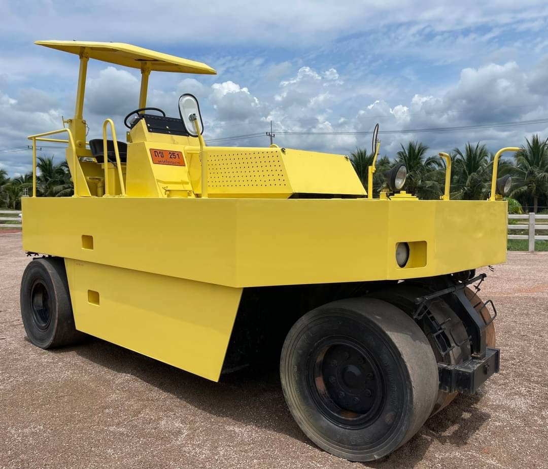ขาย  595,000 บาท รถบด 7 ล้อยาง 12 ตันเกียร์ AUTO สภาพเก่านอก SAKAI T600C