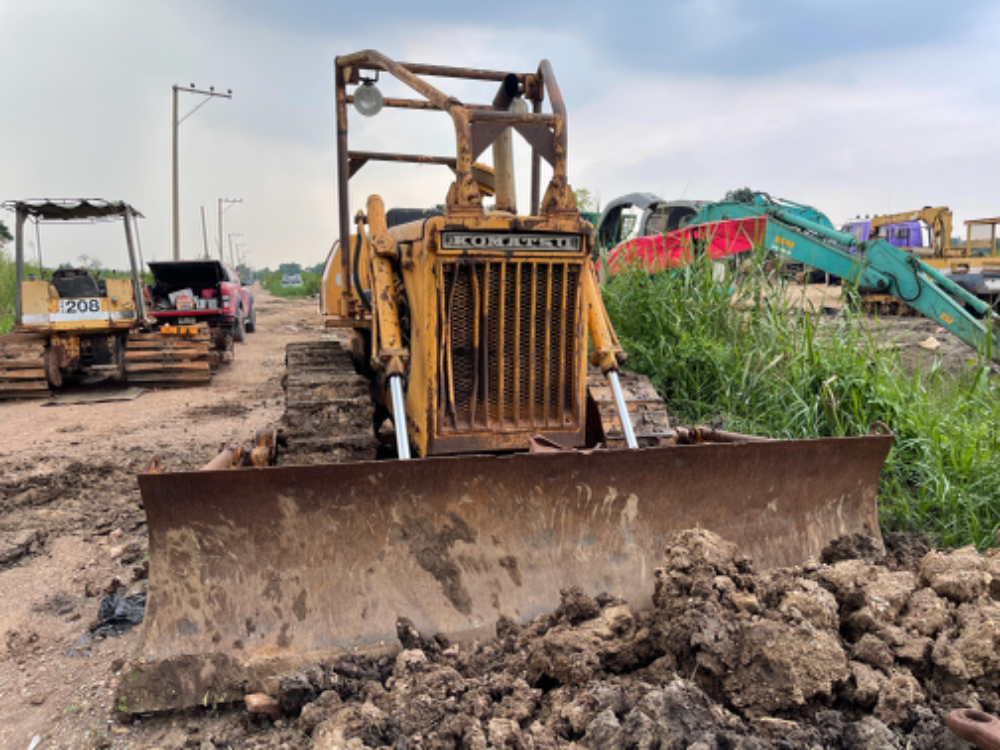 ขาย 185,000 รถแทรคเตอร์ KOMATSU D40-1 ขาย 185,000 รถแทรคเตอร์ KOMATSU D40-1