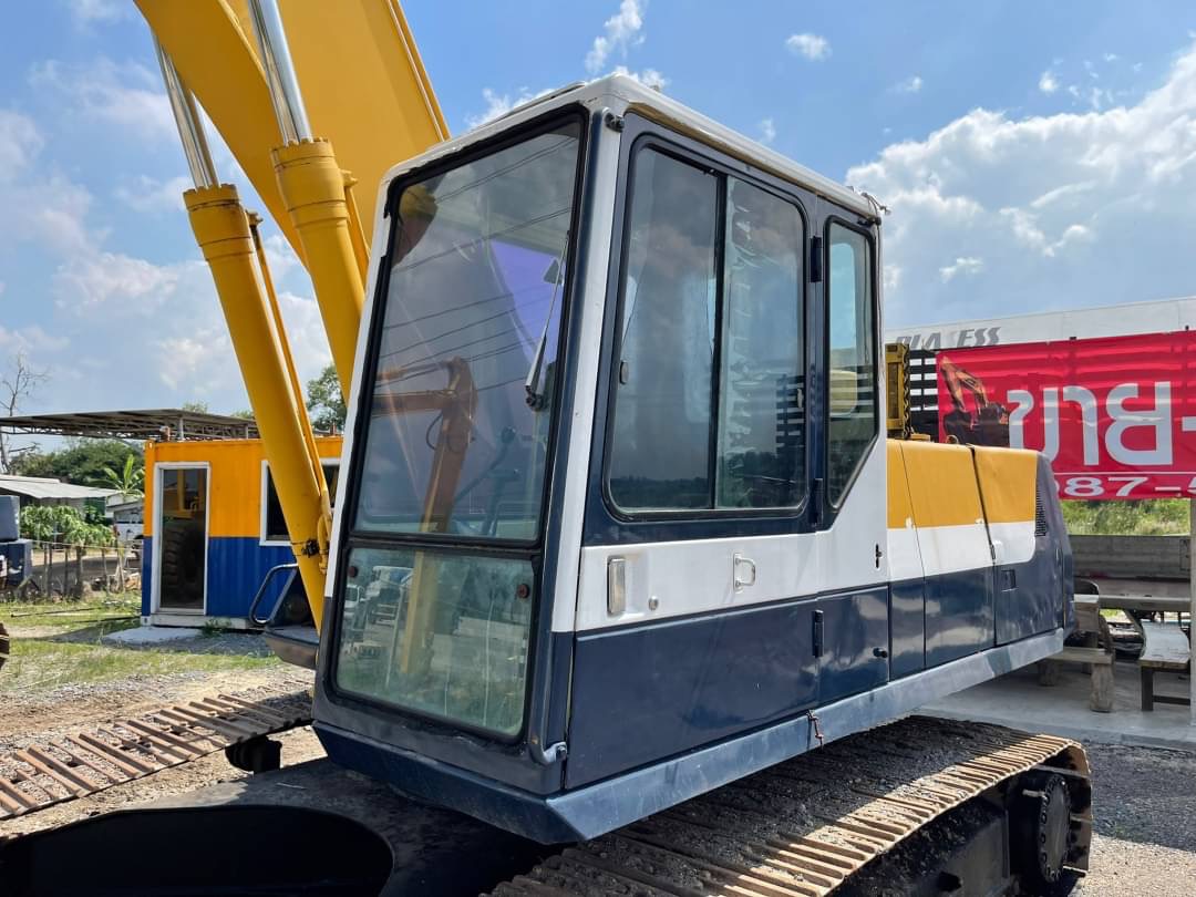 แบคโฮ บูมยาว 755,000 บาท KOMATSU PC200LC-5