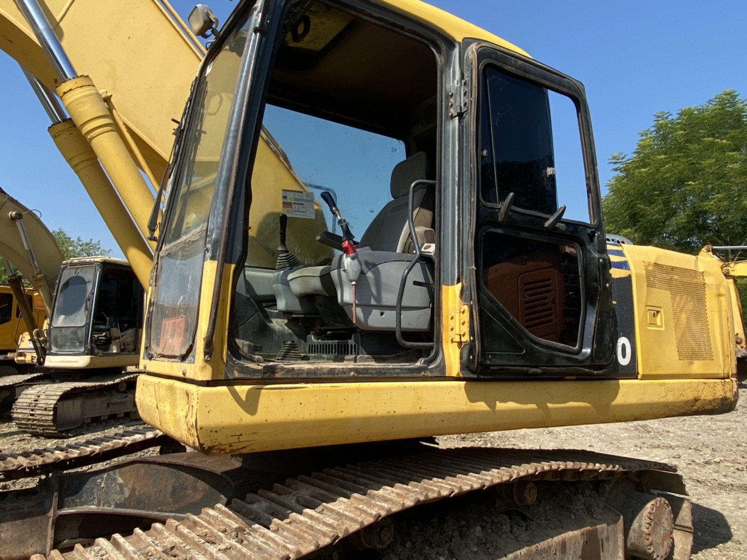 ขาย 1,050,000 บาท Komatsu PC200-7 ทำงาน 14,000 ชั่วโมง ขาย 1,050,000 บาท Komatsu PC200-7 ทำงาน 14,000 ชั่วโมง