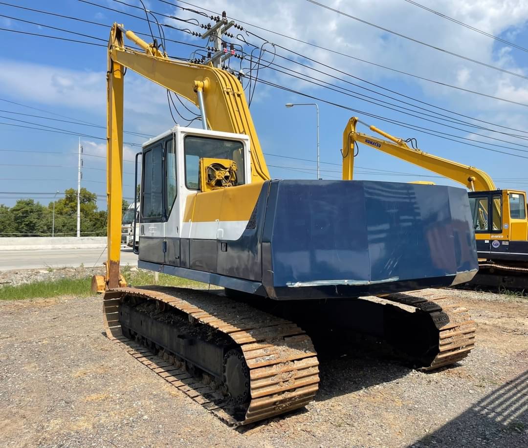 แบคโฮ บูมยาว 755,000 บาท KOMATSU PC200LC-5