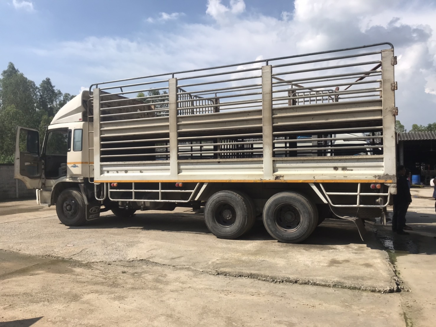 ขาย 499,000 บาท Hino Profia 320 แรง 1 เพลา ขาย 499,000 บาท Hino Profia 320 แรง 1 เพลา