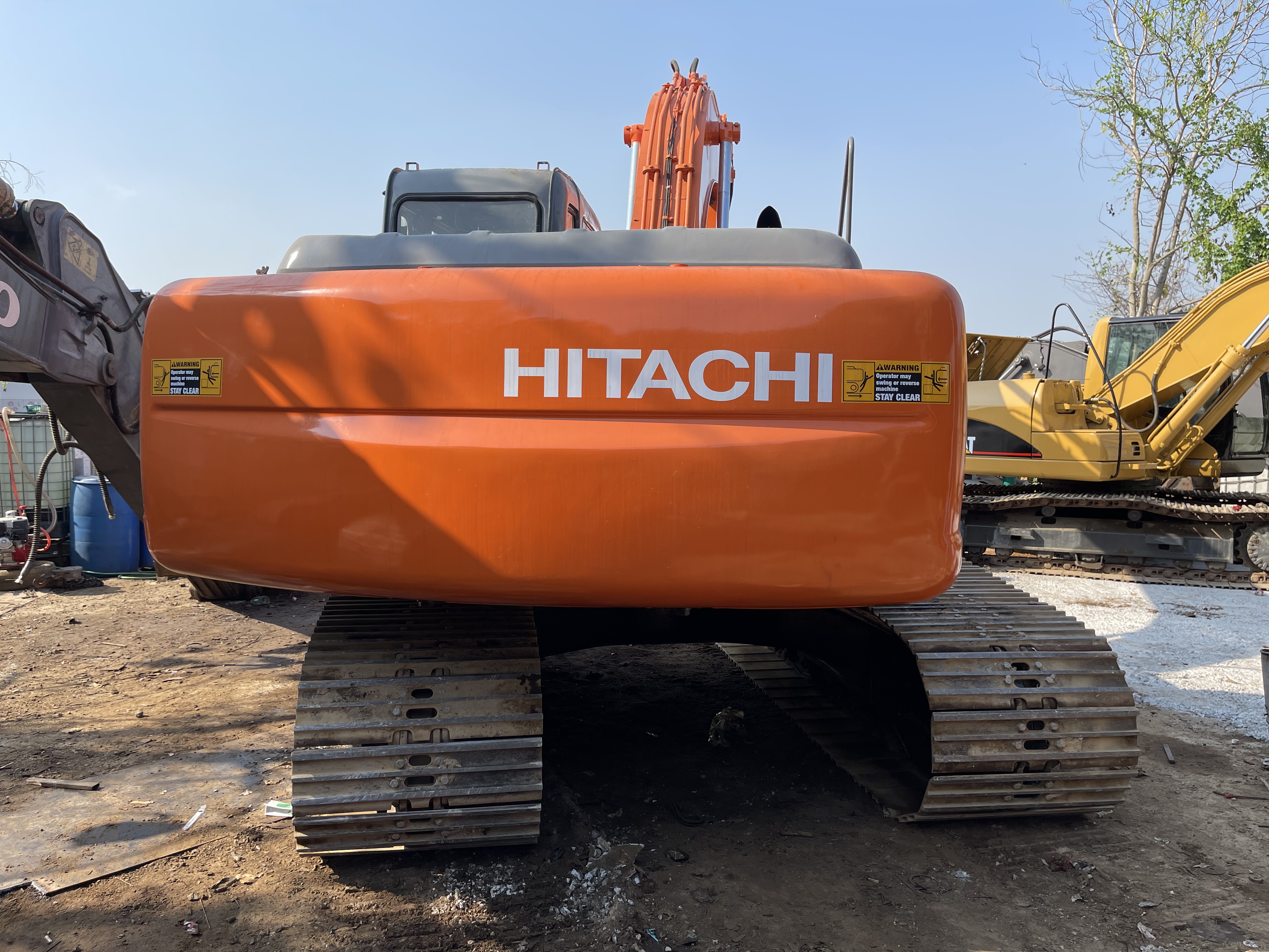 ขาย 980,000 บาท Zx200-1 สวยพร้อมใช้ ทำงาน 11,xxx ชม ขาย 980,000 บาท Zx200-1 สวยพร้อมใช้ ทำงาน 11,xxx ชม