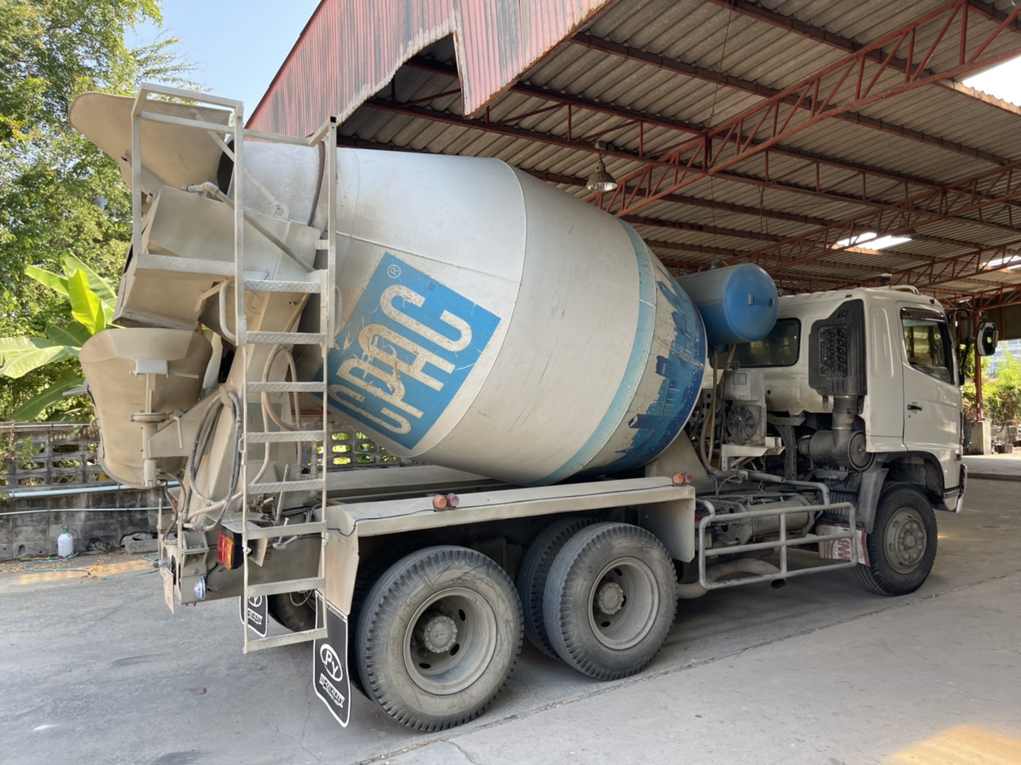 ขาย 1,780,000 บาท  HINO MEGA 330 แรง ปี 57  โม่ตรง ZICOM CESCO 6.5 คิว ปี 2013