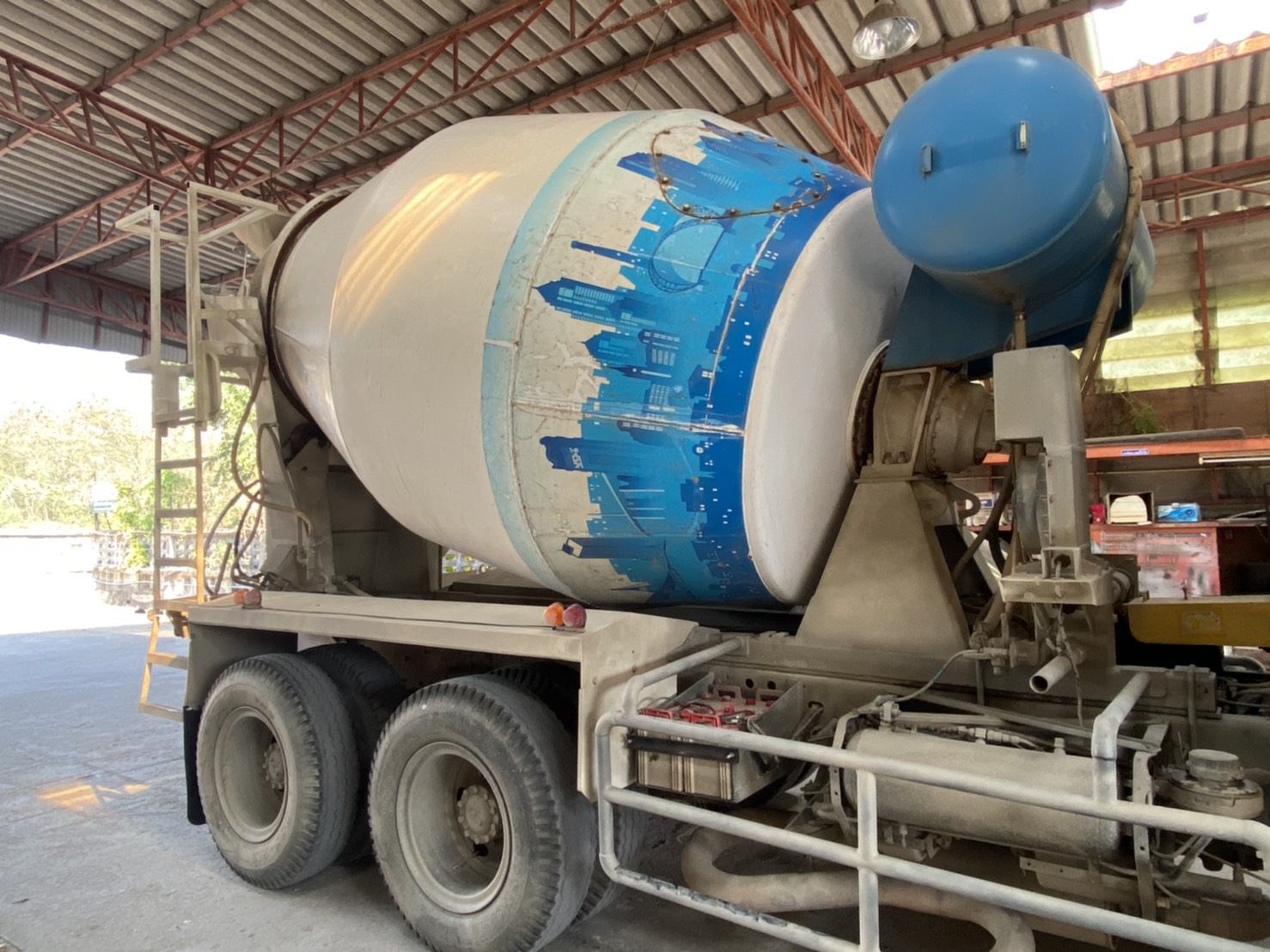 ขาย 1,780,000 บาท  HINO MEGA 330 แรง ปี 57  โม่ตรง ZICOM CESCO 6.5 คิว ปี 2013