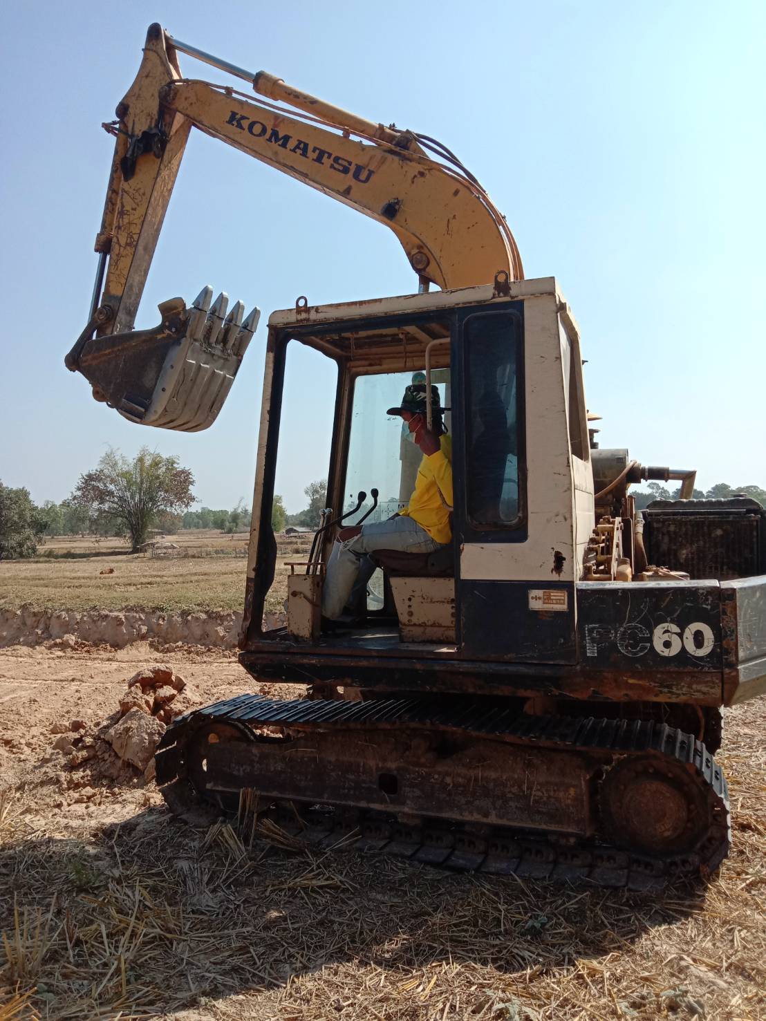 ขาย 325,000 บาท Komatsu PC60-5 ขาย 325,000 บาท Komatsu PC60-5