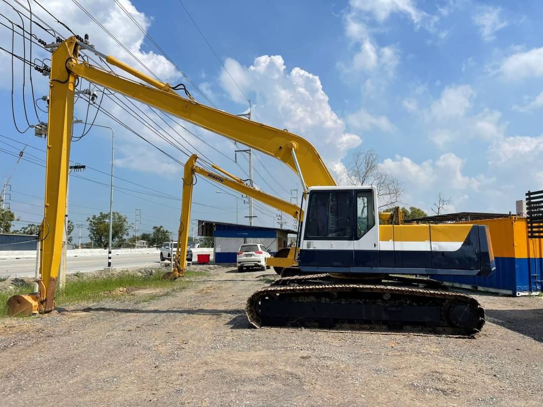 แบคโฮ บูมยาว 755,000 บาท KOMATSU PC200LC-5