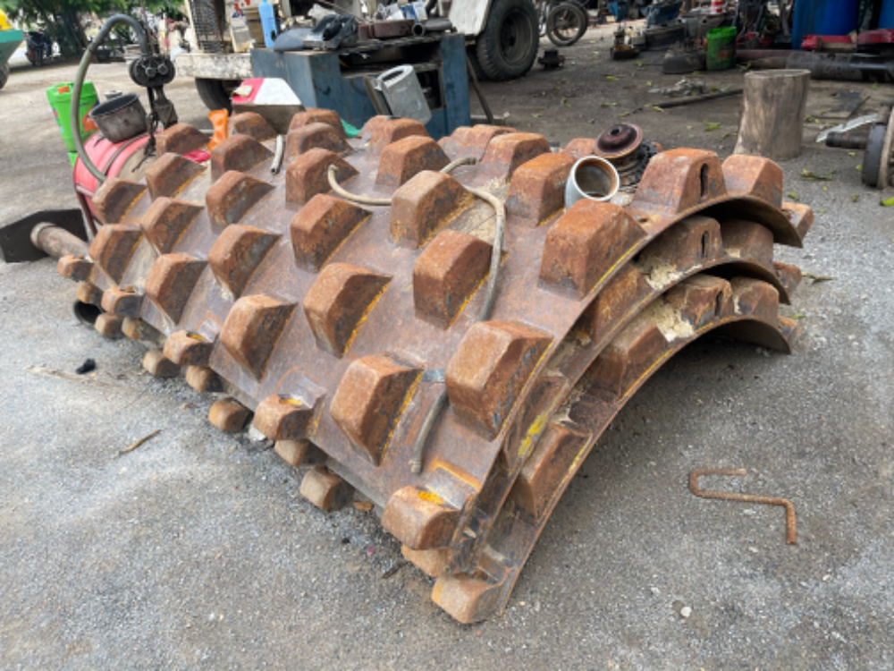 ขาย 759,000 รถบด 10 ตัน AMMANN AC110 2 เปลือกเรียบหุ้มหนาม