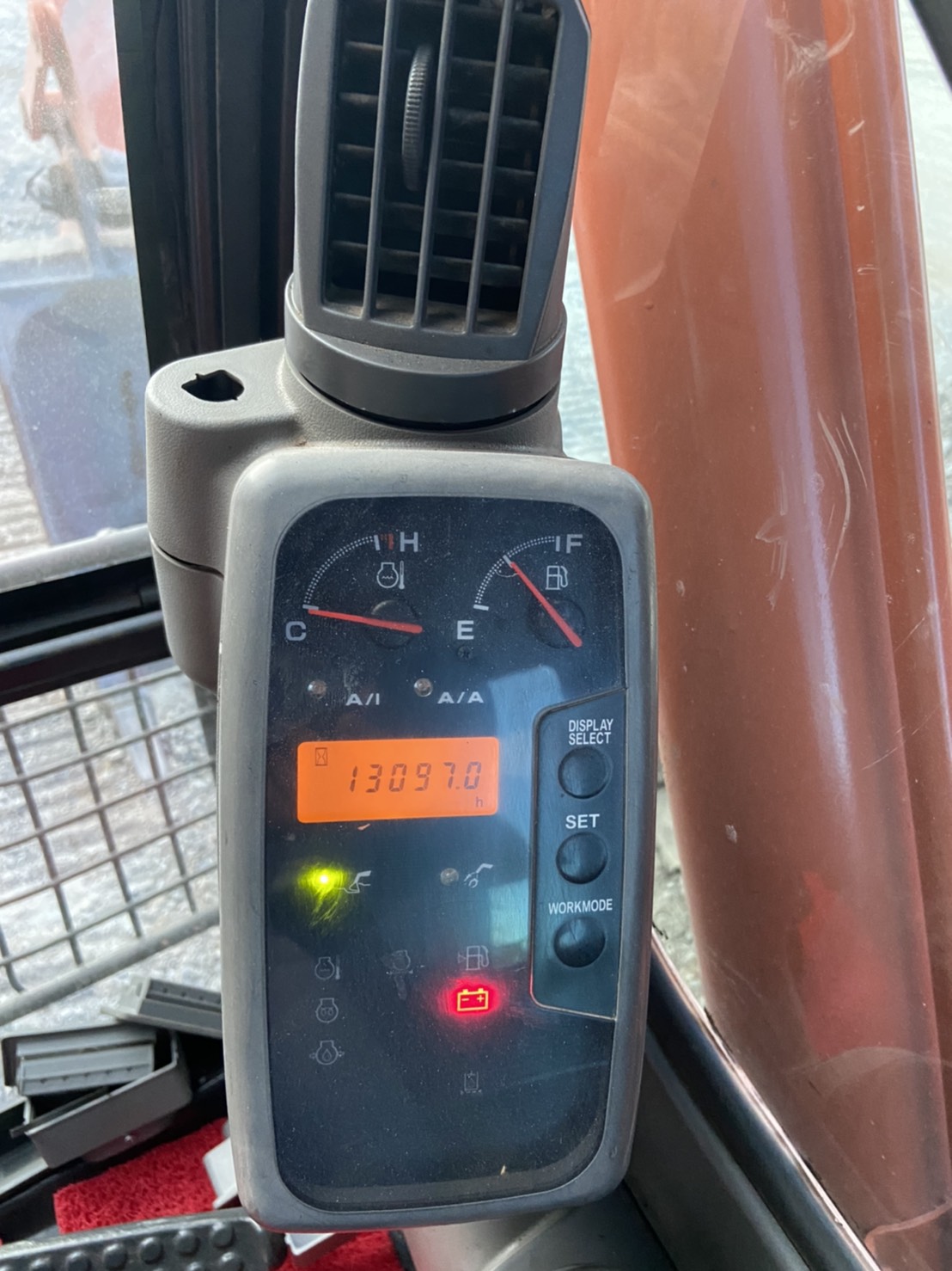 ขาย 985,000 บาท ZX200-1 สวยพร้อมใช้ ทำงาน 13,xxx ชม ขาย 985,000 บาท ZX200-1 สวยพร้อมใช้ ทำงาน 13,xxx ชม