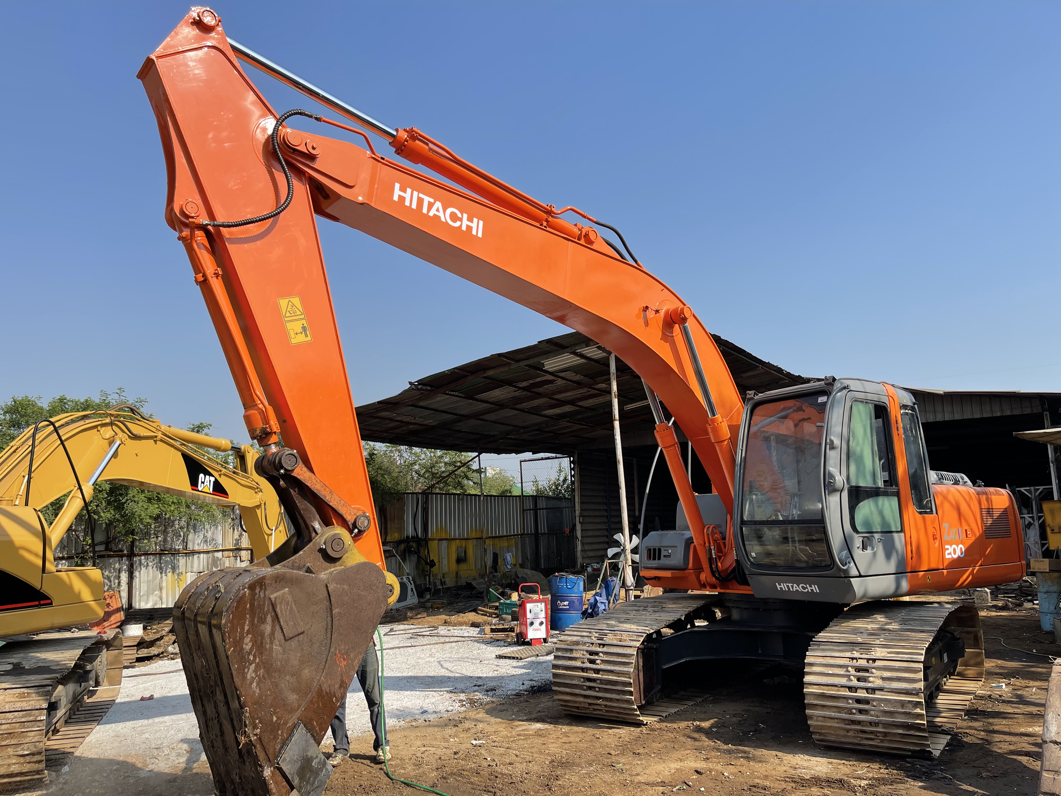 ขาย 980,000 บาท Zx200-1 สวยพร้อมใช้ ทำงาน 11,xxx ชม