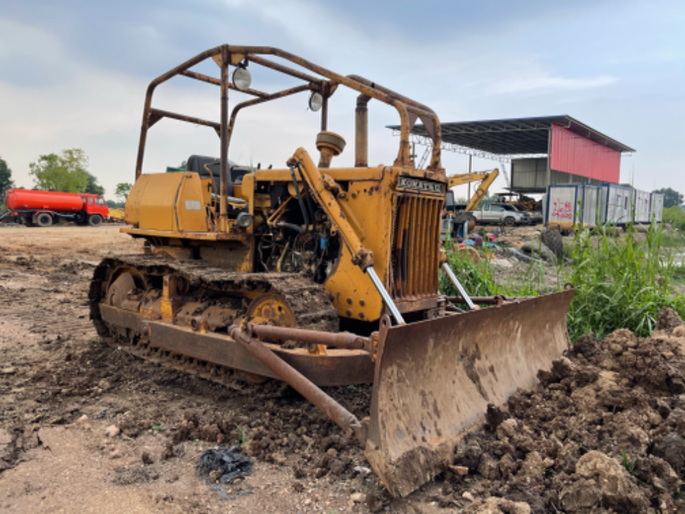 ขาย 185,000 รถแทรคเตอร์ KOMATSU D40-1 ขาย 185,000 รถแทรคเตอร์ KOMATSU D40-1