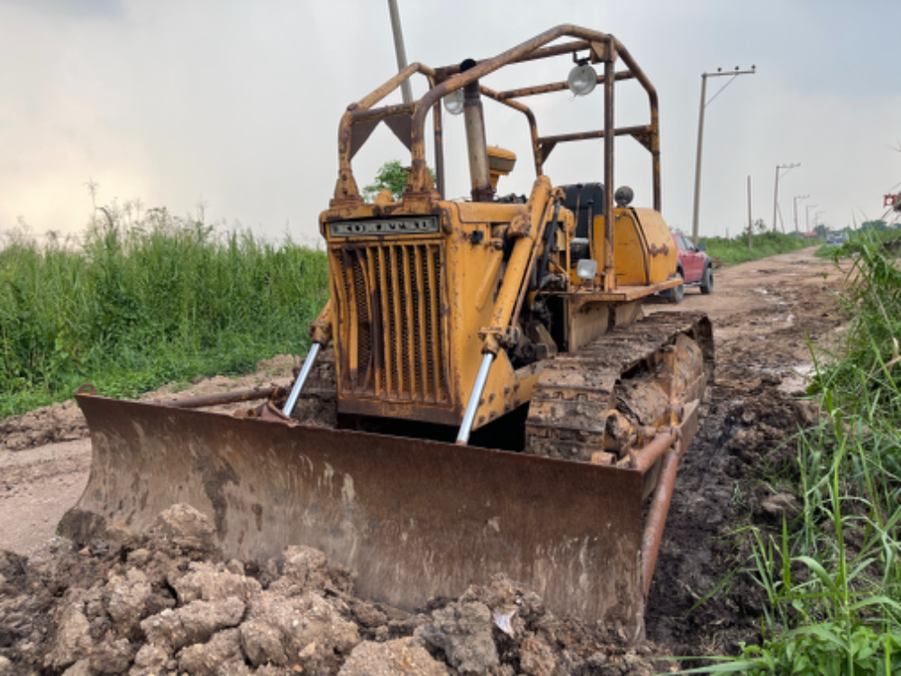 ขาย  185,000 รถแทรคเตอร์ KOMATSU D40-1