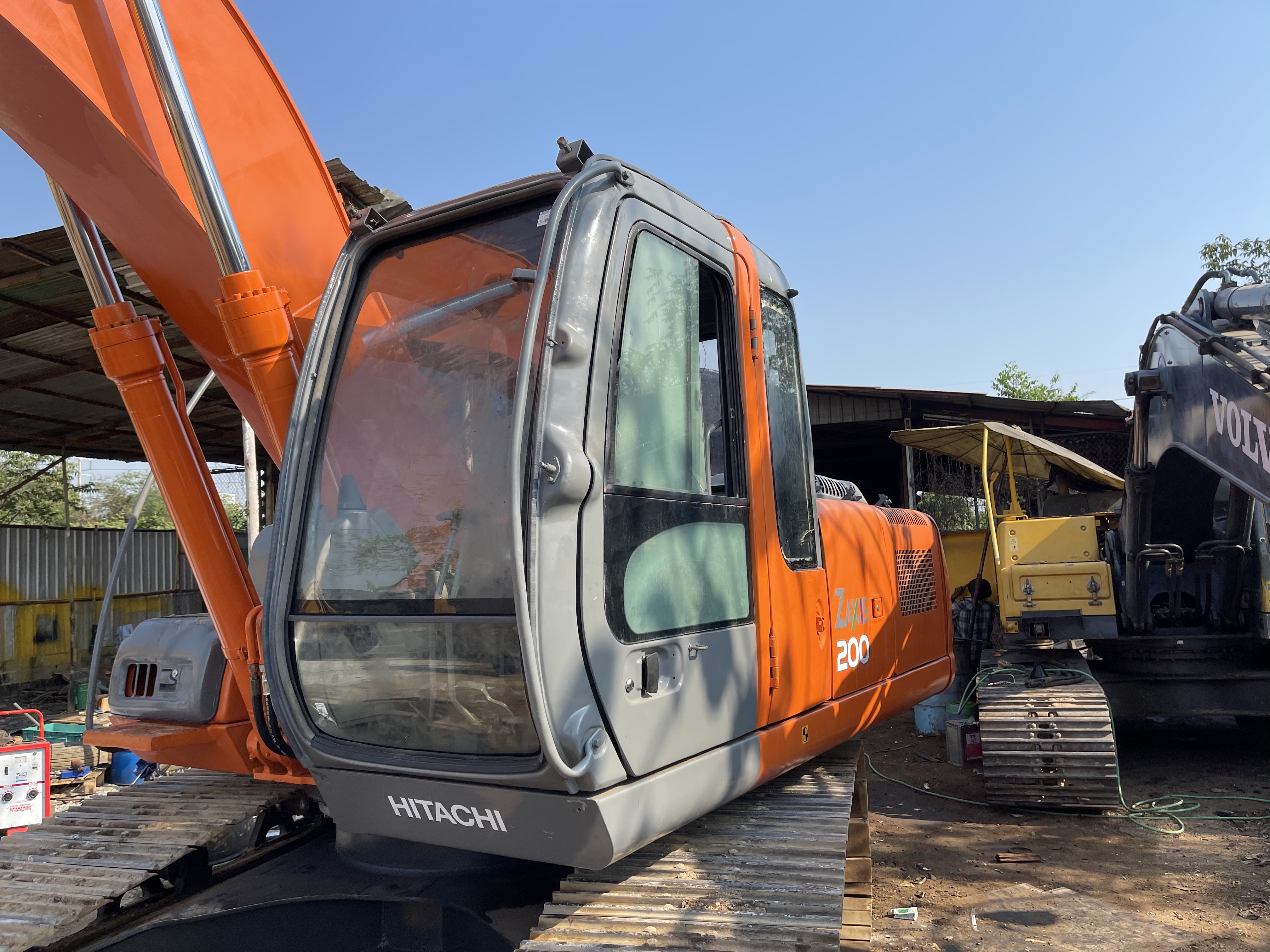 ขาย 980,000 บาท Zx200-1 สวยพร้อมใช้ ทำงาน 11,xxx ชม ขาย 980,000 บาท Zx200-1 สวยพร้อมใช้ ทำงาน 11,xxx ชม