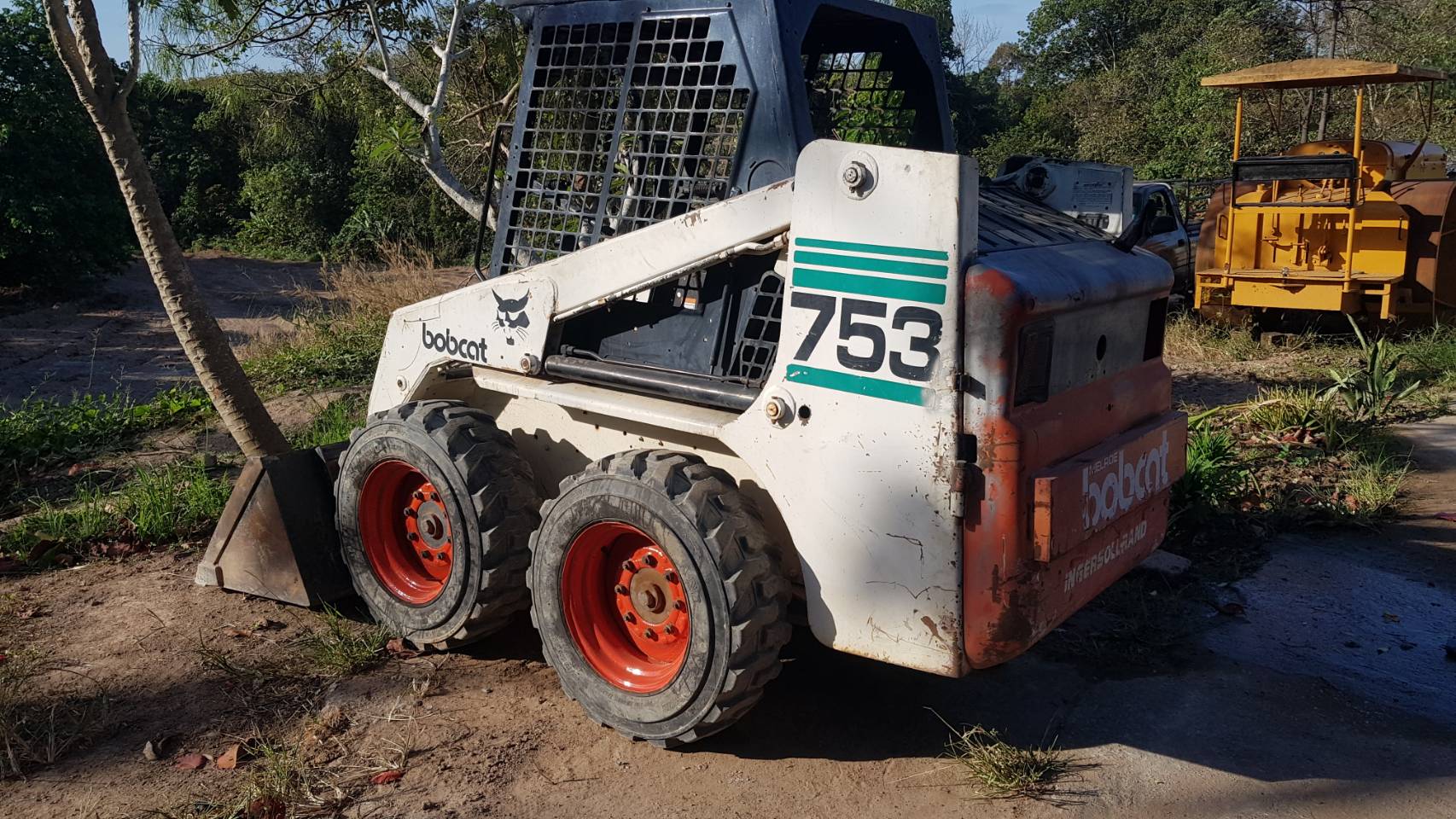 ขาย 185,000 รถตักล้อยาง BobCat TCM753 เครื่องดี ขาย 185,000 รถตักล้อยาง BobCat TCM753 เครื่องดี