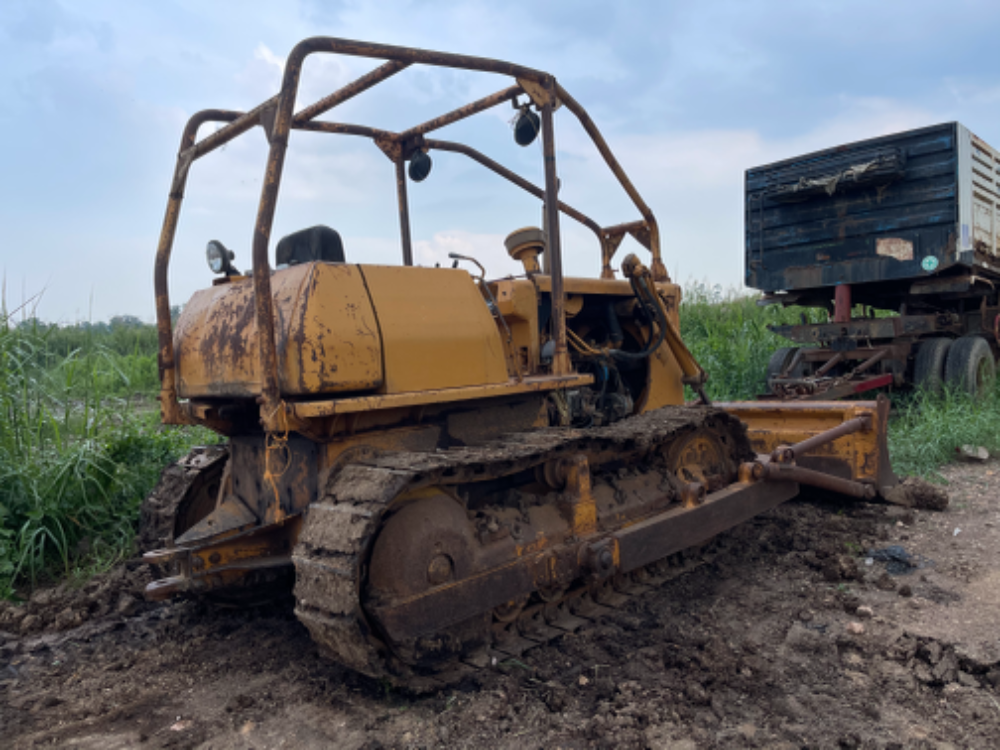 ขาย 185,000 รถแทรคเตอร์ KOMATSU D40-1 ขาย 185,000 รถแทรคเตอร์ KOMATSU D40-1