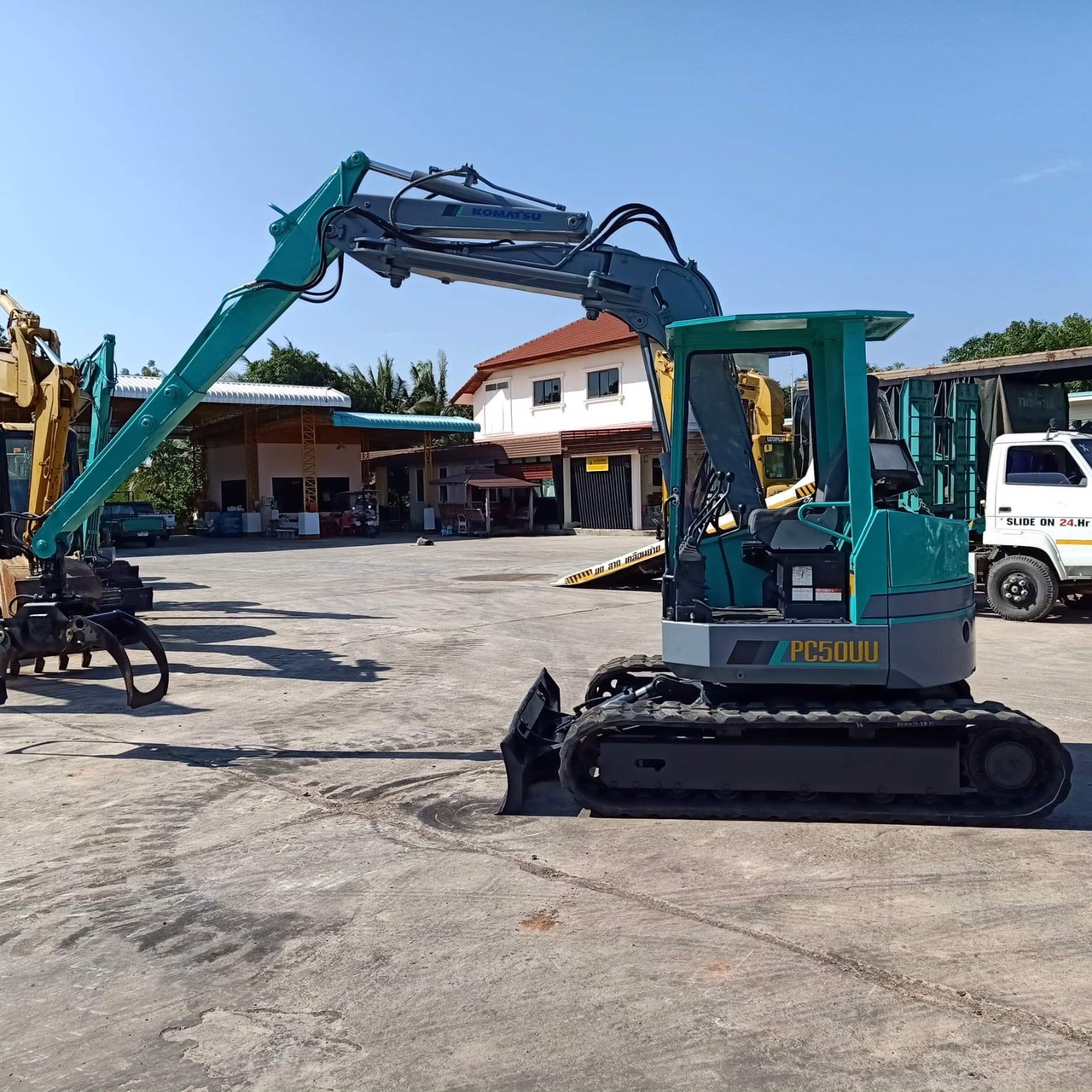 ขาย 485,000 บาท Komatsu PC50UU-1 คีบไม้