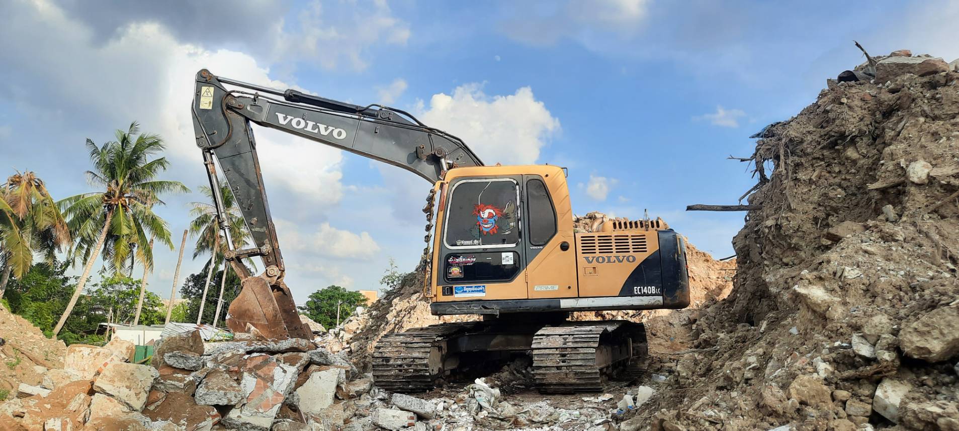 ขาย 690,000 บาท VOLVO EC140BLC
