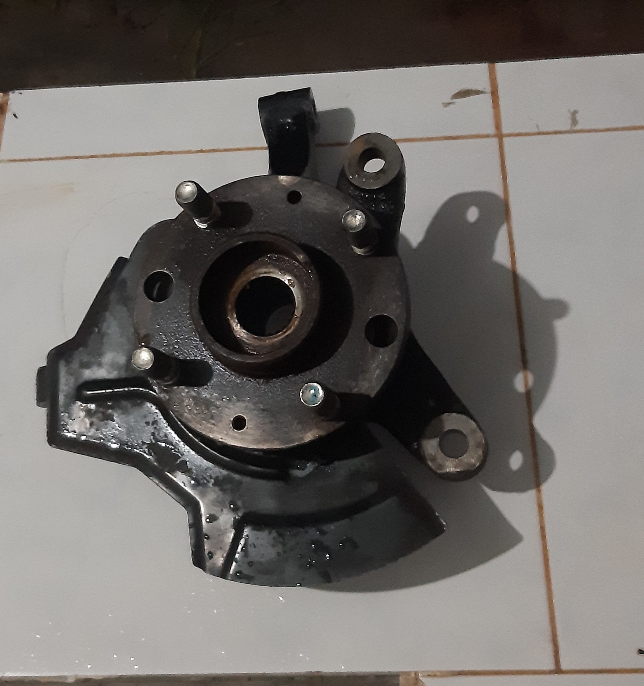 ขายดูมล้อหน้าขวา AVEO 1.4