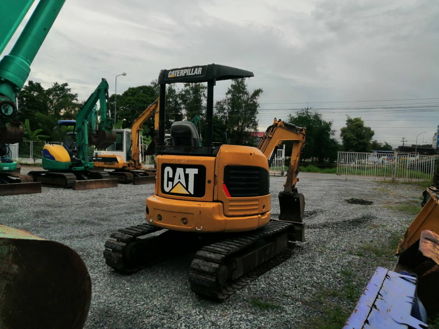 ต้องการขายรถขุดยี่ห้อCAT303CRรถนอกนำเข้าจากญี่ปุ่น