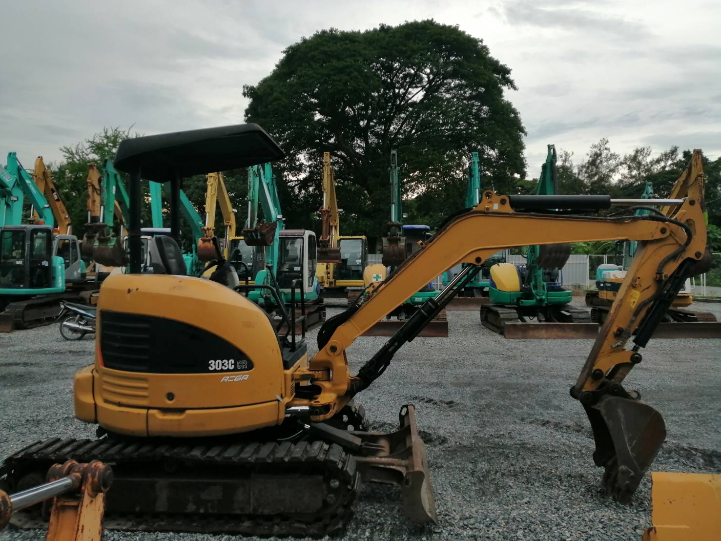 ต้องการขายรถขุดยี่ห้อCAT303CRรถนอกนำเข้าจากญี่ปุ่น