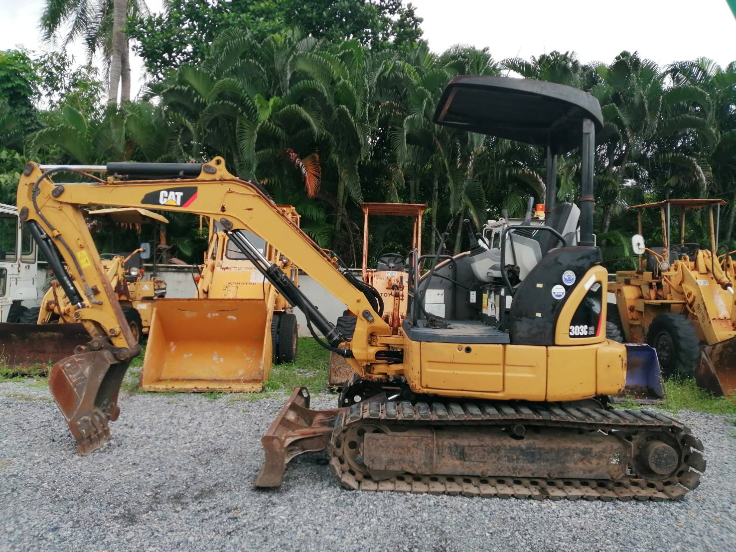 ต้องการขายรถขุดยี่ห้อCAT303CRรถนอกนำเข้าจากญี่ปุ่น