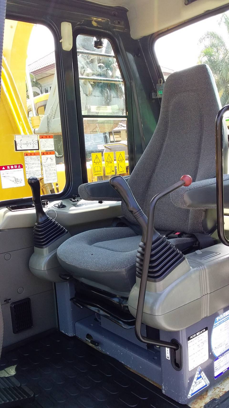 ต้องการขายรถขุดยี่ห้อkomatsu-pc120-6รถนอกนำเข้าจากญี่ปุ่น