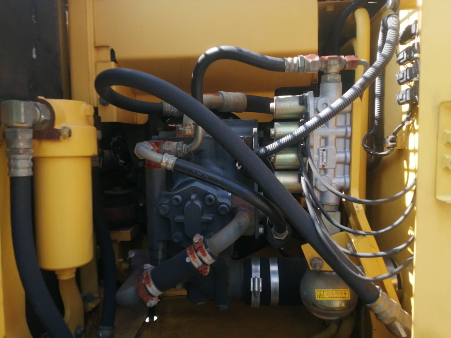 ต้องการขายรถขุดยี่ห้อkomatsu-pc120-6eoรถนอกนำเข้าจากญี่ปุ่น