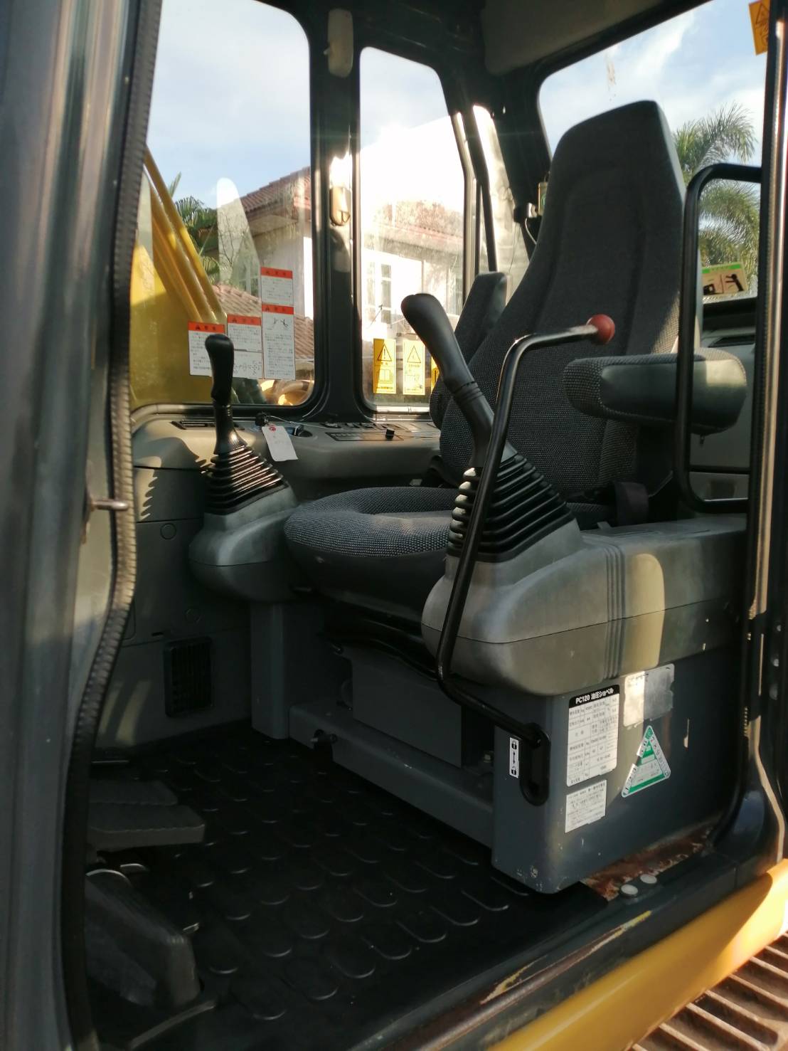 ต้องการขายรถขุดยี่ห้อkomatsu-pc120-6eoรถนอกนำเข้าจากญี่ปุ่น