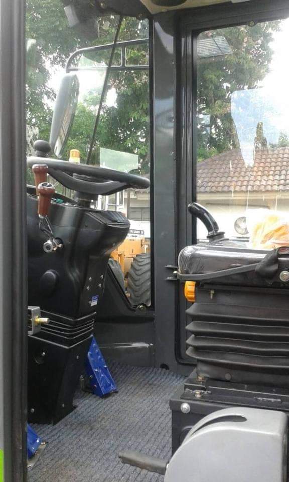 ต้องการขายรถตักล้อยางยี่ห้อSCHMEZER-922A รถใหม่นำเข้า