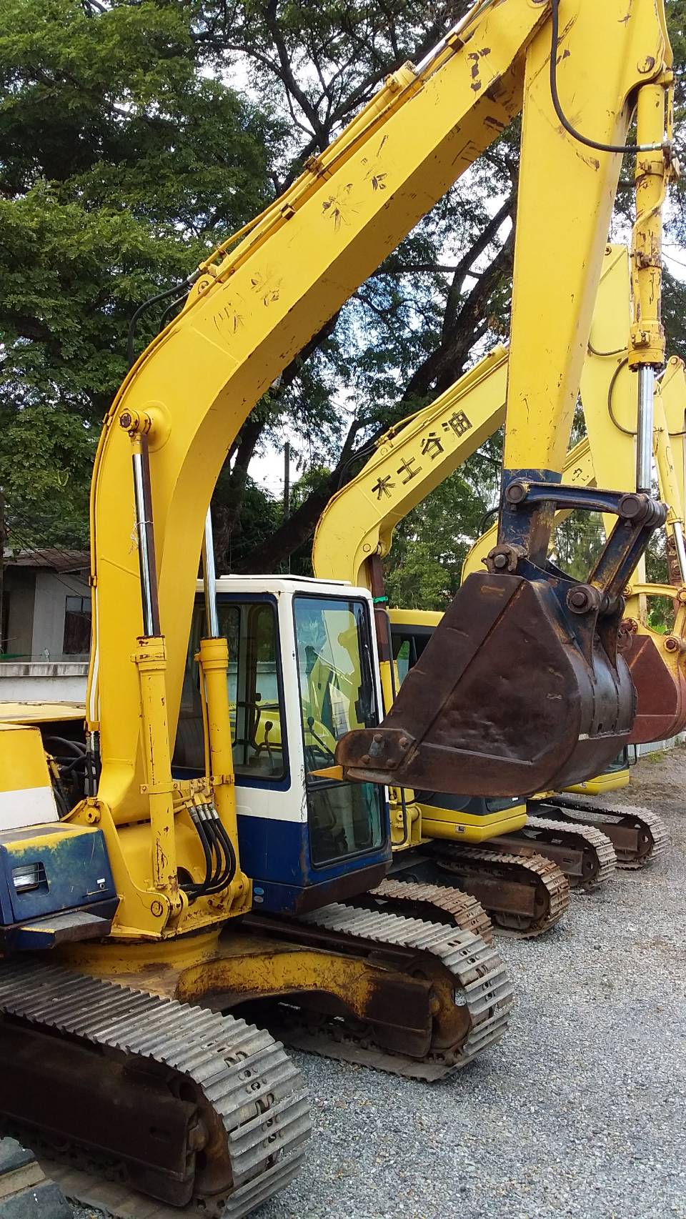 ต้องการขายรถขุดยี่ห้อkomatsu-pc100-5รถนอกนำเข้าจากญี่ปุ่น