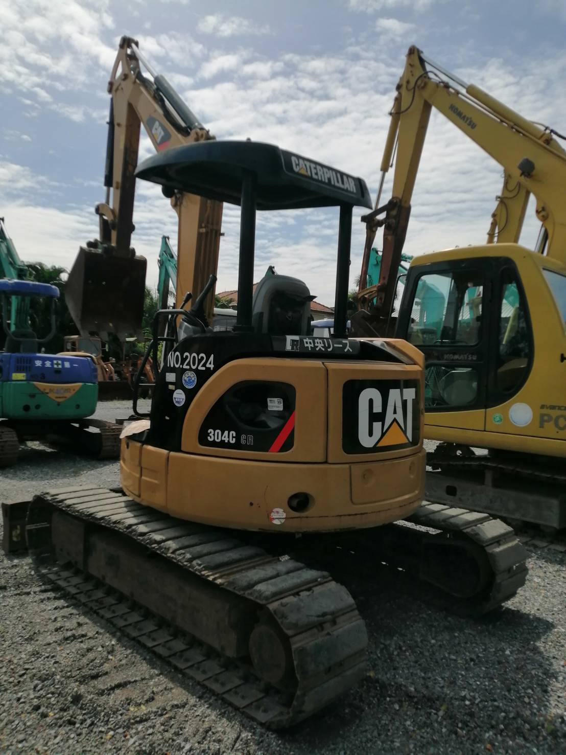 ต้องการขายรถขุดยี่ห้อCAT304CRรถนอกนำเข้าจากญี่ปุ่น