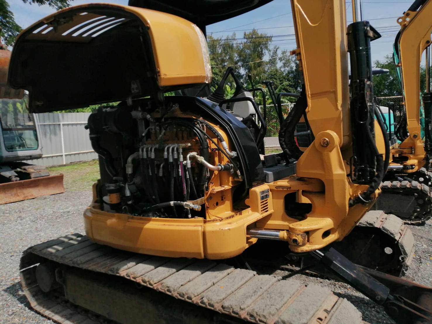 ต้องการขายรถขุดยี่ห้อCAT304CRรถนอกนำเข้าจากญี่ปุ่น